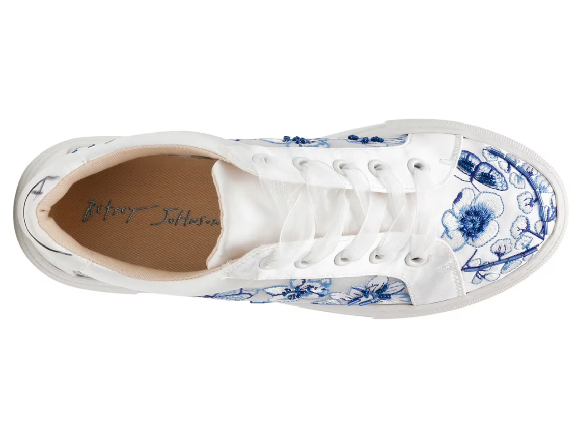 Betsey Johnson Wanda Platform Sneaker  *Pre Orden*